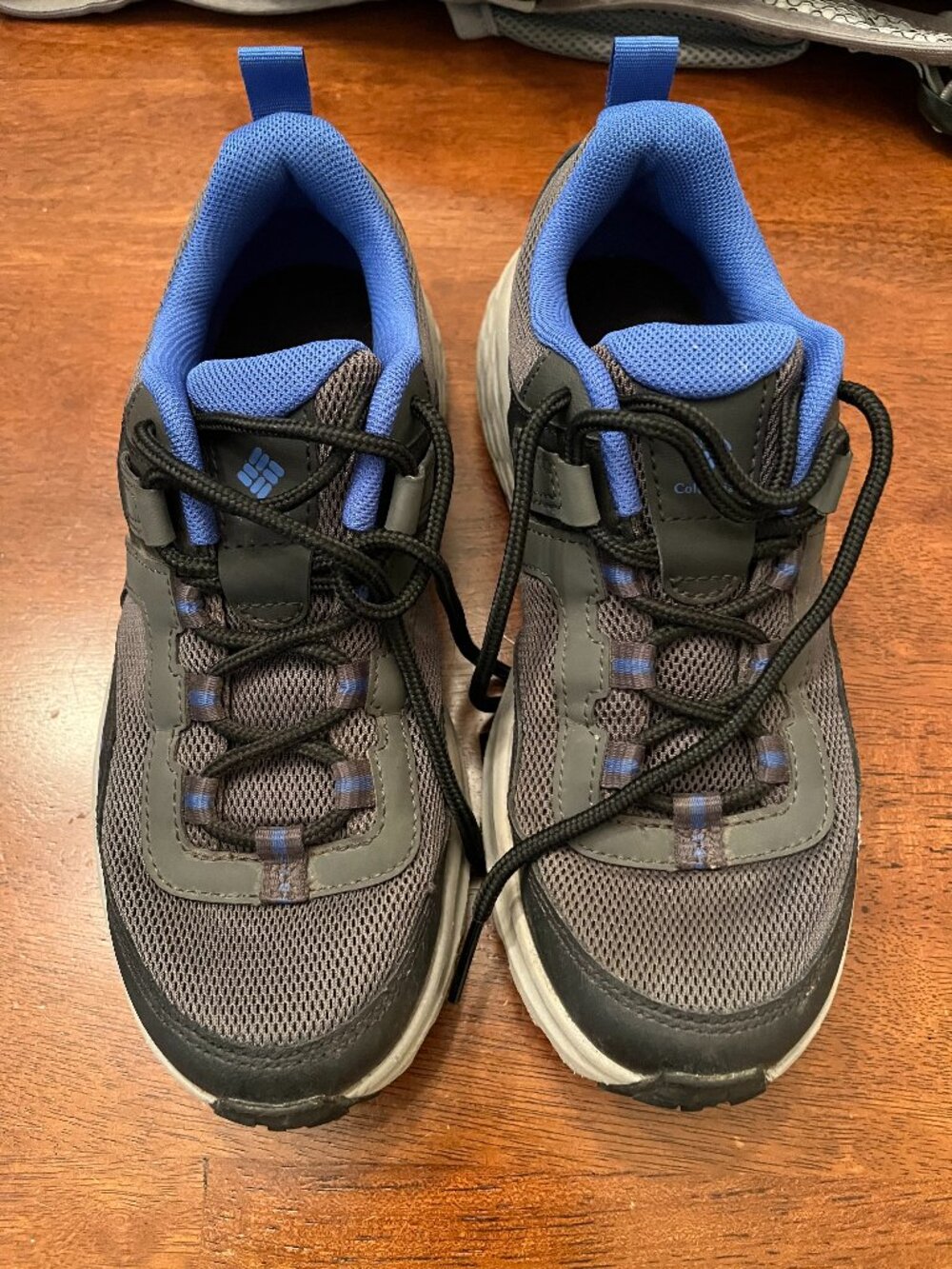 Kids Columbia hiking shoes sneakers size 4
